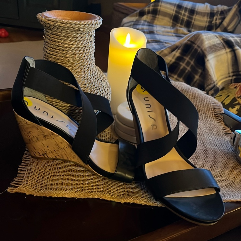 Units wedge sandal Size 9